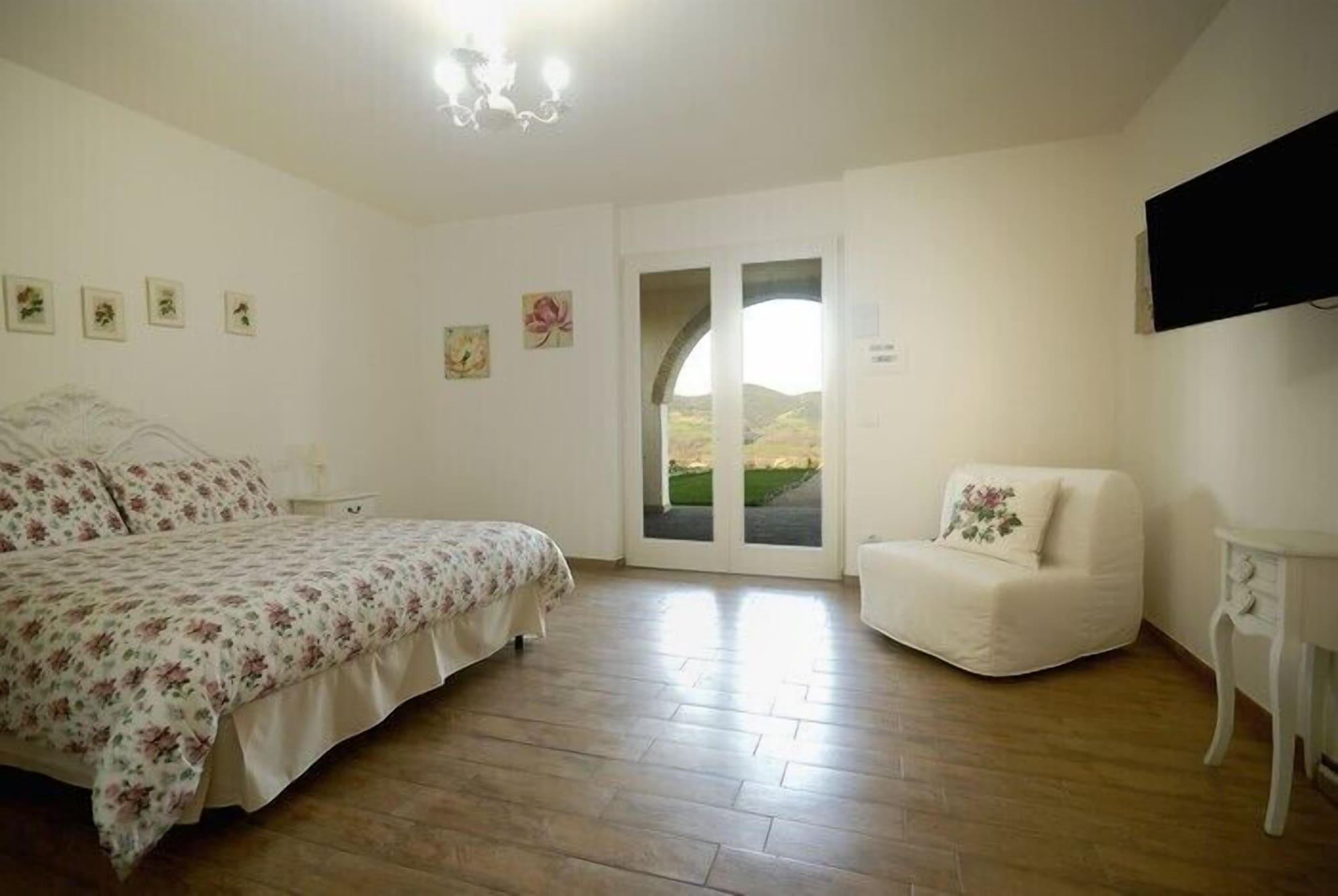 Pietriccio Rosso Hotel La Campigliola ภายนอก รูปภาพ