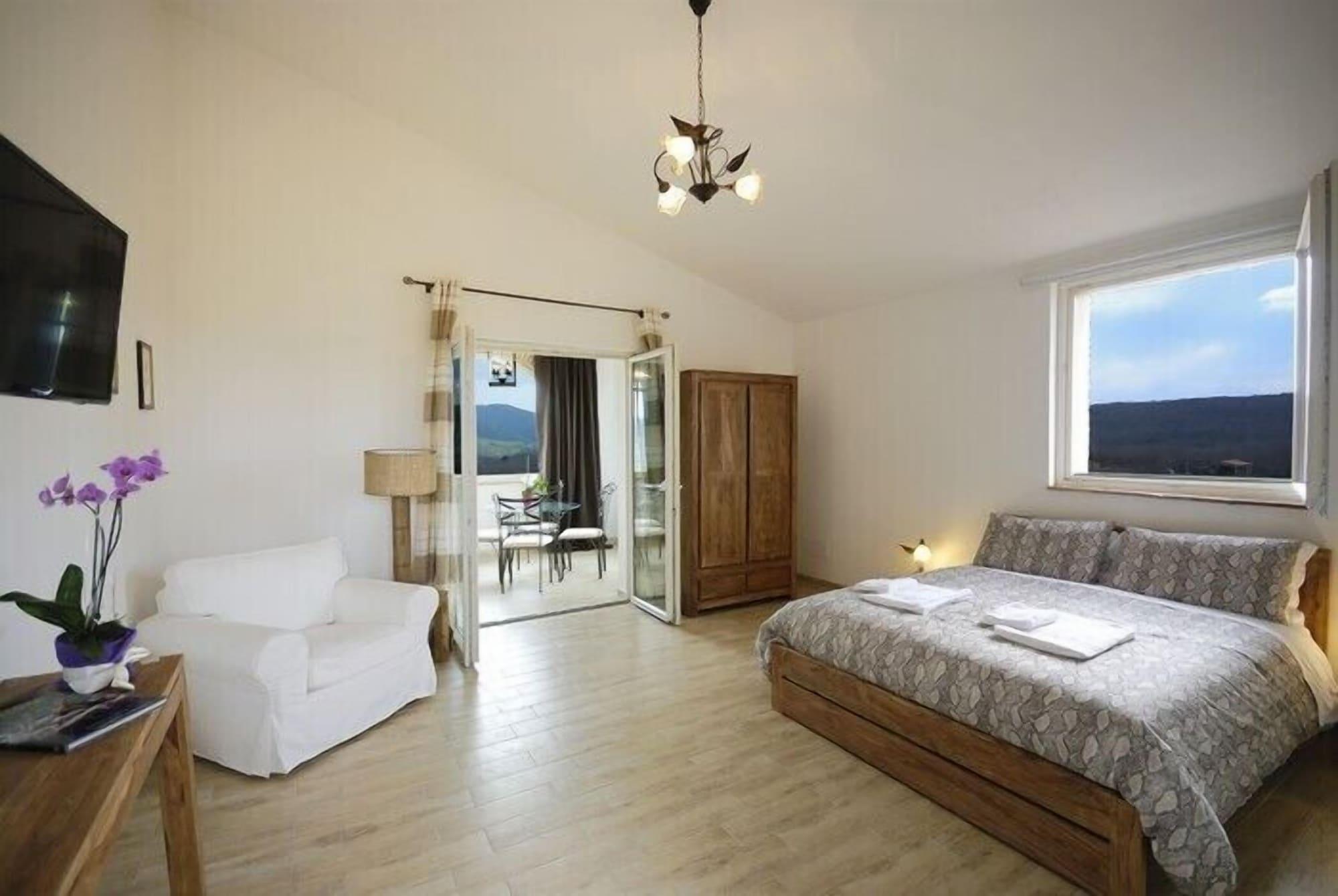 Pietriccio Rosso Hotel La Campigliola ภายนอก รูปภาพ