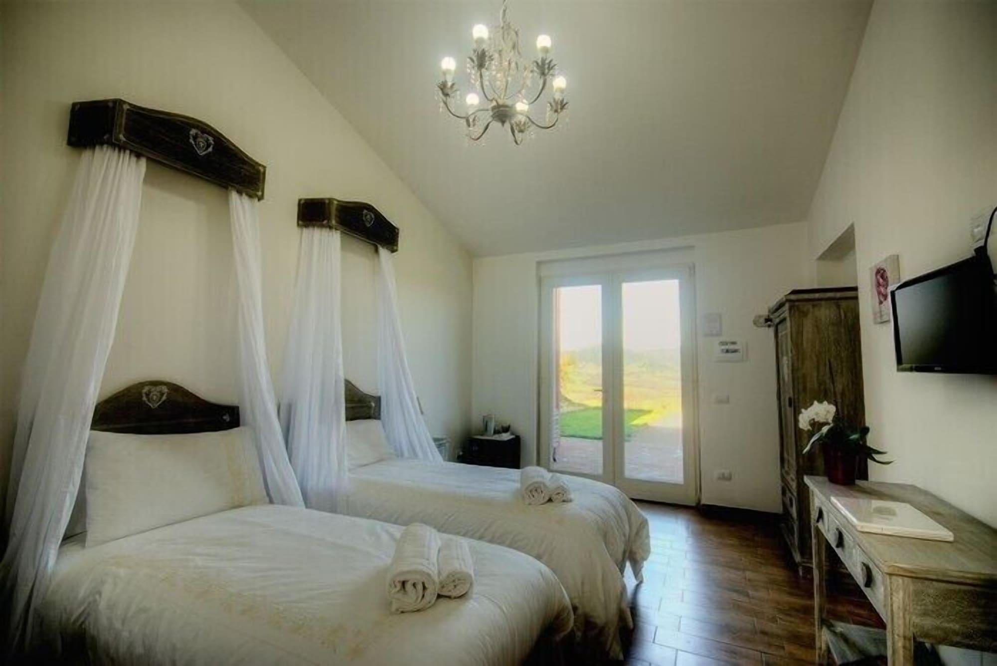 Pietriccio Rosso Hotel La Campigliola ภายนอก รูปภาพ